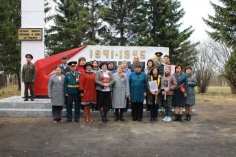 "И помнит мир спасенный..."